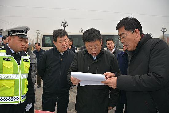 楊占文調(diào)研檢查非洲豬瘟疫情防控及“大棚房”問題整改工作