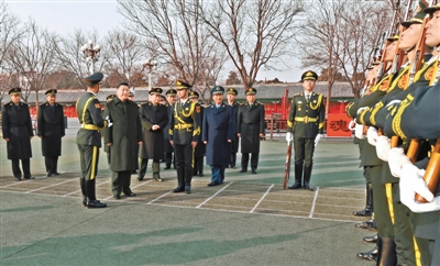 人民日?qǐng)?bào)：習(xí)近平春節(jié)前夕視察看望北京衛(wèi)戍區(qū)